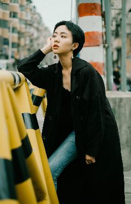 震惊！这本小说里师尊竟被压腰挺肚子，究竟怎么回事？