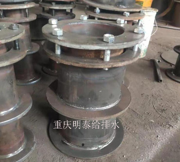 柔性防水套管在預(yù)埋的過程中出現(xiàn)堵塞的情況如何解決 柔性防水套管在預(yù)埋的過程中出現(xiàn)堵塞的情況如何解決